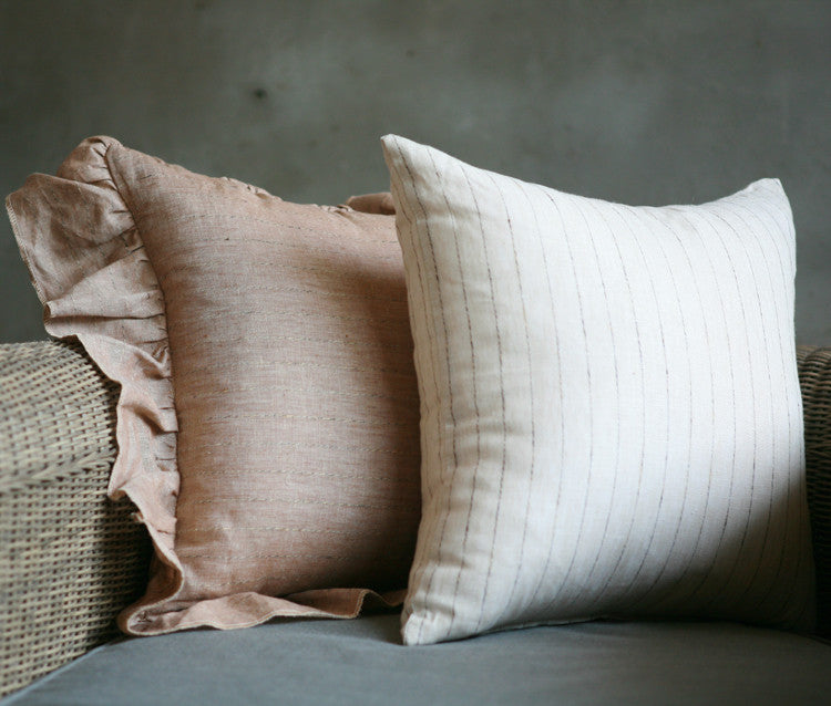 L.Wide Ruffle Cushion Cover