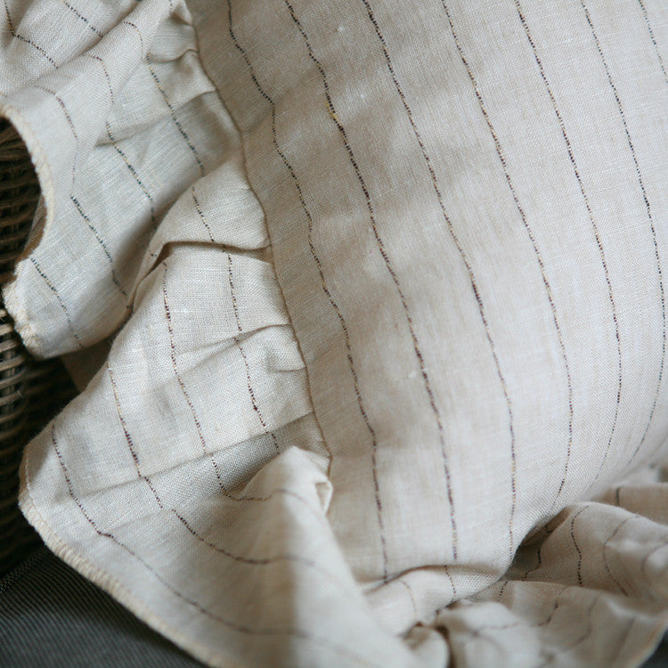 L.Wide Ruffle Cushion Cover