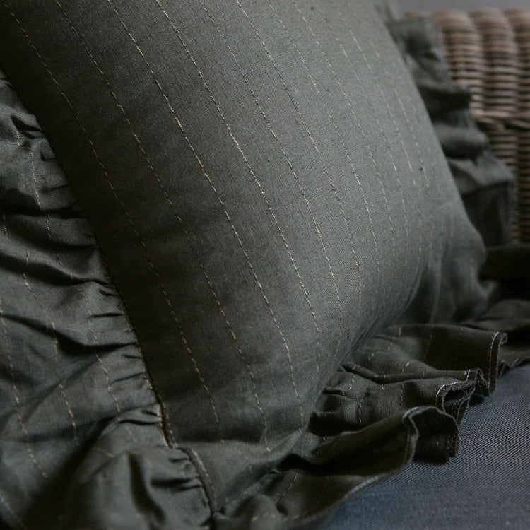 L.Wide Ruffle Cushion Cover