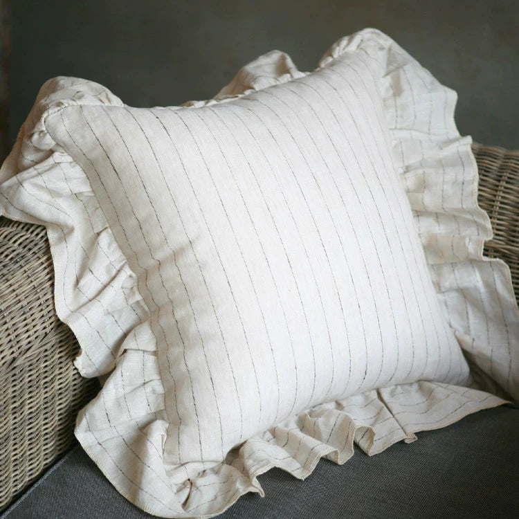 L.Wide Ruffle Cushion Cover