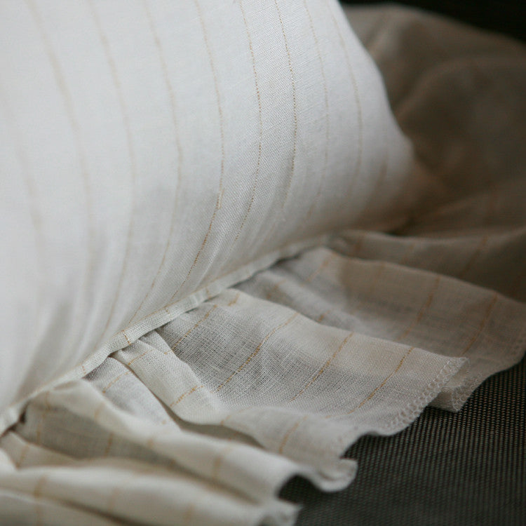 L.Wide Ruffle Cushion Cover