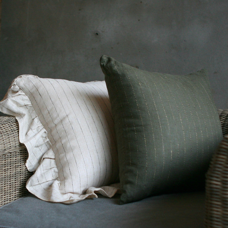 L.Wide Ruffle Cushion Cover