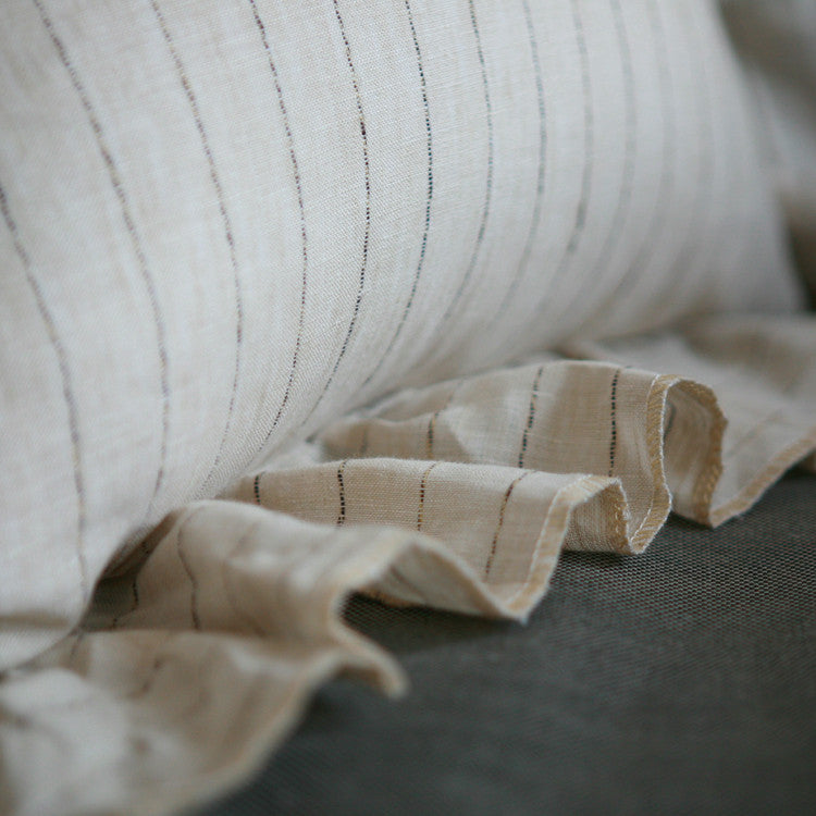 L.Wide Ruffle Cushion Cover