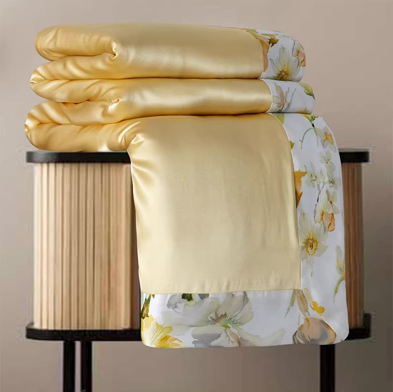 Mulberry Silk Coverless Duvet, showcasing a luxurious, hypoallergenic, and breathable design, offering temperature regulation for a restful sleep.
