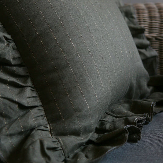 L.Wide Ruffle Cushion Cover